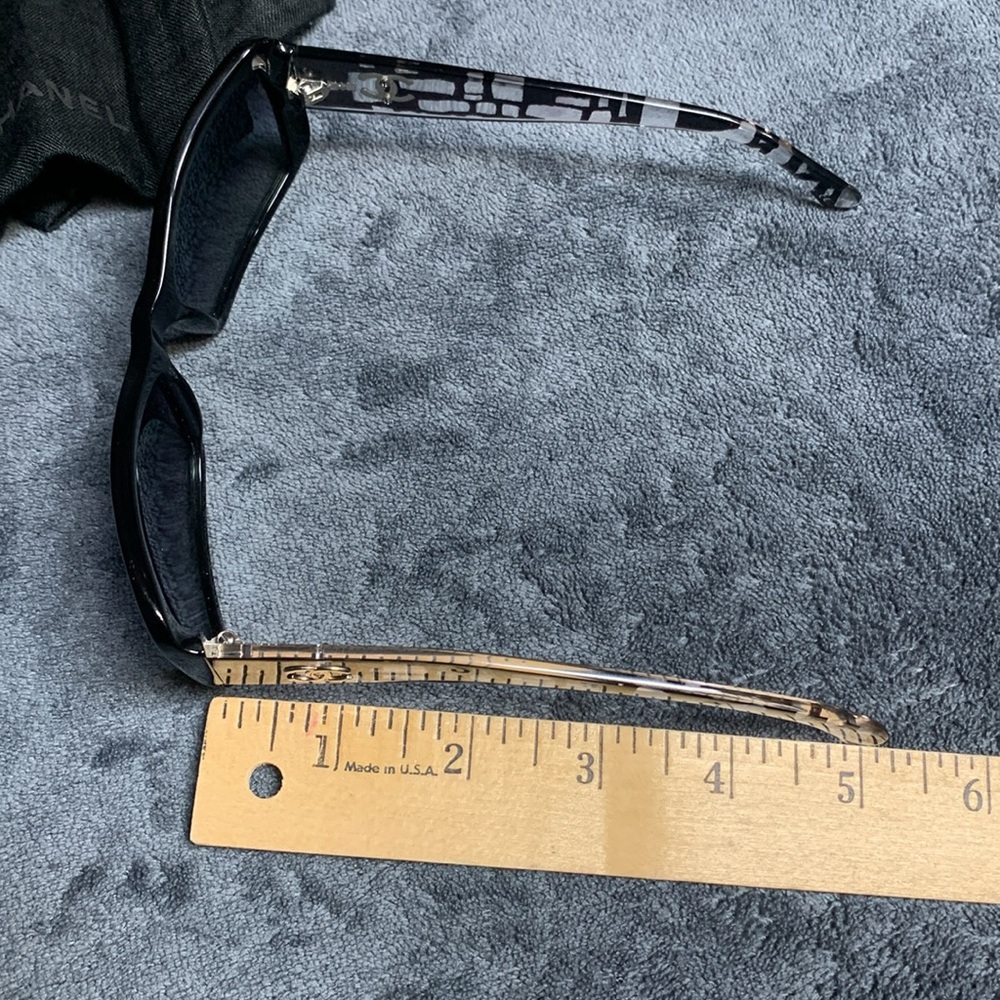 CHANEL Black & Tortoiseshell Rectangular Logo Sunglasses - Picture 13 of 16